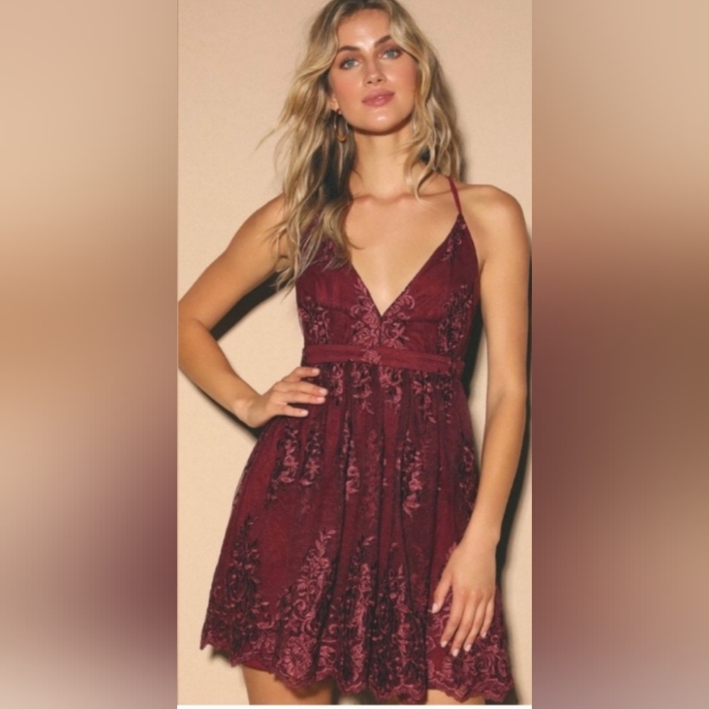 NWT Lulu’s A Love To Remember Wine Red Lace Backless Skater Dress Size Medium